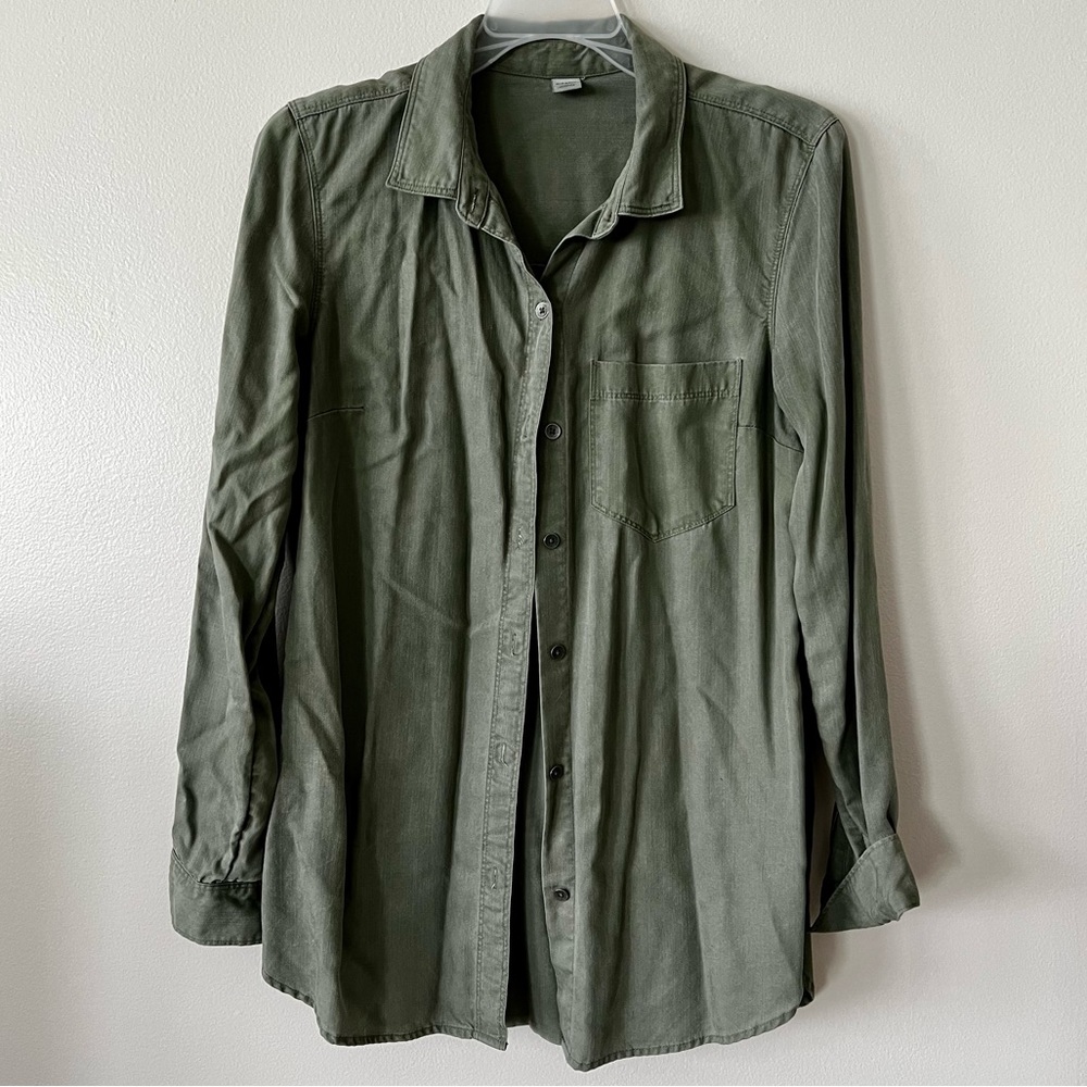 Old Navy Button Up Boyfriend Shirt, Women’s Small